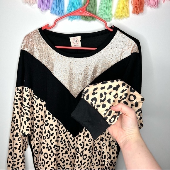 Grace and Emma Boutique Chevron Leopard Sequin Colorblock Top Jumper Size Large - Picture 5 of 13